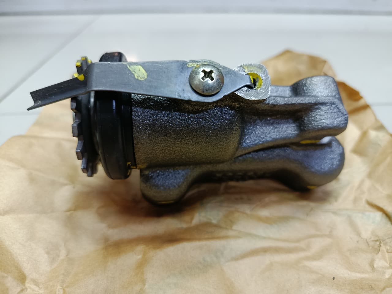 Cylinder Assy, Front Wheel Brake — 47540-F1011 — photo 2